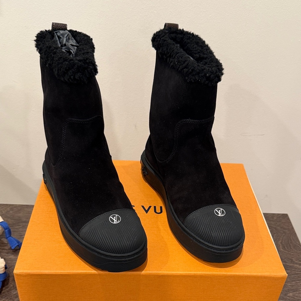 Louis Vuitton Boot. Size 39. Authentic